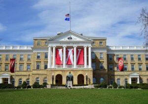 The University of Washington accepts transfer admissions like preeminent universities like MIT and the University of Cambridge.